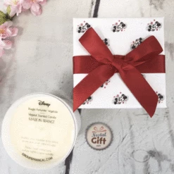 Bougie Mickey Et Minnie Et Son Coffret Cadeau - Parfum Pomme D'amour Caramélisée - Love In Paris - St Valentin -cadeaux boutique Bougie cadeau mickey minnie dessus