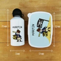 Boîte à Goûter & Gourde Enfant PersonnaliséesPirate -cadeaux boutique Rentree scolaire Anniversaire le prenom de votre enfant Pirate ensemble boite gourde avant informations