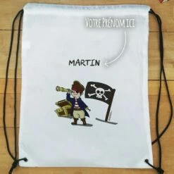 Sac à Dos Sport Personnalisé : Gym, Piscine... - Pirate - Cadeaugarçon -cadeaux boutique Rentree scolaire Anniversaire le prenom de votre enfant Pirate sac a cordon plat