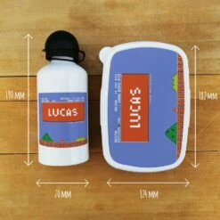 Boîte à Goûter & Gourde Enfant PersonnaliséesRetrogaming 12 Boîte à Goûter & Gourde Enfant PersonnaliséesRetrogaming -cadeaux boutique Rentree scolaire Anniversaire le prenom de votre enfant Retrogaming ensemble boite gourde avant informations