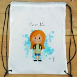 Sac à Dos Sport Personnalisé : Gym, Piscine... - Petite écolière - Cadeaufille -cadeaux boutique Rentree scolaire le prenom de votre fille Petite ecoliere sac a cordon plat