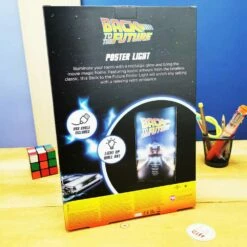 Retour Vers Le Futur - Poster Lumineux USB - Mural Ou Sur Pied -cadeaux boutique affiche eclairee retour vers le futur boite arriere