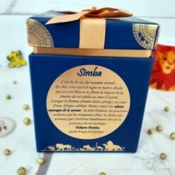 Bougie Simba Et Son Coffret Cadeau - Cadeau SimbaDisney -cadeaux boutique bougie parfumee disney simba le roi lion parfun foin chaud 02