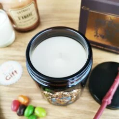 Harry Potter - Bougie Avec Couvercle Serdaigle - Parfum Mûre & Violette -cadeaux boutique bougie serdaigle dessus