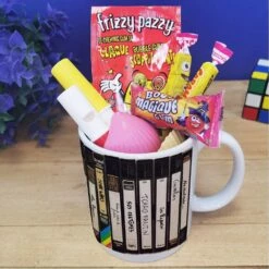 Mug Bonbon Années 80 - Collection "VHS 80" -cadeaux boutique cadeau Anniversaire Film des annees 80 mug 80 haut