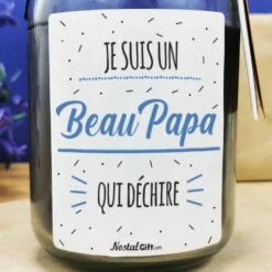 Bougie Jar Noir "Je Suis Un Beau Papa Qui Déchire" De La Collection "Qui Déchire" - Cadeau Beau Père -cadeaux boutique cadeau Fete des peres Anniversaire je suis un beau papa qui dechire bougie noire zoom