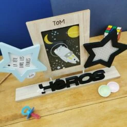 Cadre Photo Enfant "héros" Personnalisable -cadeaux boutique cadre hero personnalise cote 1