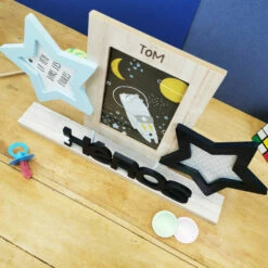 Cadre Photo Enfant "héros" Personnalisable -cadeaux boutique cadre hero personnalise haut 1