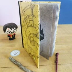 Carnet Harry Potter Lumineux - Carte Du Maraudeur -cadeaux boutique cahier harry potter maraudeur debout