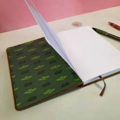 Star Wars Cahier A5 The Mandalorian - Bébé Yoda -cadeaux boutique carnet mandalorian baby yoda ouvert