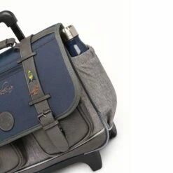 Cartable à Roulettes 38 Cm Vintage Navy Bleu Et Ses Pin's Personnalisables - Caméléon - CP, CE1, CE2 -cadeaux boutique cartable cameleon roulette 38 cm blue badge 980901