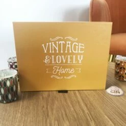 Coffret 6 Bougies - Vintage & Lovely Home - Senteur Ambre, Linge Frais Et Bois De Santal -cadeaux boutique coffret bougie retro x6 vintage ferme