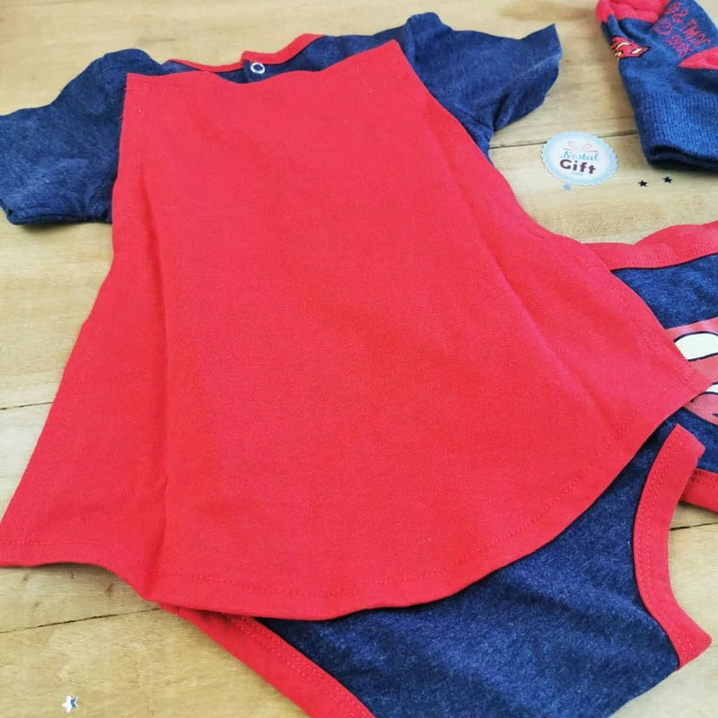 Coffret Cadeau Bébé - Vêtement Bébé - Body Bébé - Superman (6-12 Mois) 4 Coffret Cadeau Bébé - Vêtement Bébé - Body Bébé - Superman (6-12 Mois) – Image 2