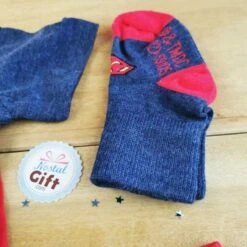 Coffret Cadeau Bébé - Vêtement Bébé - Body Bébé - Superman (6-12 Mois) 11 Coffret Cadeau Bébé - Vêtement Bébé - Body Bébé - Superman (6-12 Mois) -cadeaux boutique ensemble bebe superman zoom chaussette