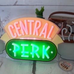 Friends - Panneau Lumineux Néon Central Perk -cadeaux boutique friends lampe lumiere USB central perk 02