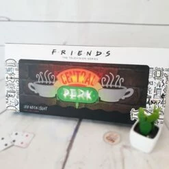 Friends - Panneau Lumineux Néon Central Perk -cadeaux boutique friends lampe lumiere USB central perk 03