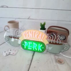 Friends - Panneau Lumineux Néon Central Perk -cadeaux boutique friends lampe lumiere USB central perk