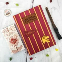Harry Potter - Coffret Cadeau Papeterie : Cahier, Stylo Et Carte Du Maraudeur 10 Harry Potter - Coffret Cadeau Papeterie : Cahier, Stylo Et Carte Du Maraudeur -cadeaux boutique harry potter coffret hogwarts 4