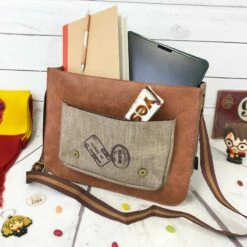 Harry Potter - Grand Sac à Bandoulière Hogwarts Express (30 Cm) -cadeaux boutique harry potter sac a main bandouliere sacoche marron grand modele 2