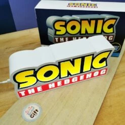 Lampe De Buereau - Logo Sonic -cadeaux boutique lampe sonic the hedgehog allumee haut