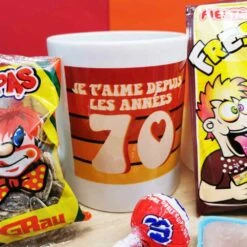 MUG "Je T'aime Depuis Les Années 70 " - Bonbons Rétro 70 -cadeaux boutique mug bonbons je taime 70 couleur sortis zoom