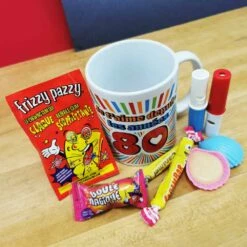 MUG "Je T'aime Depuis Les Années 80 " - Bonbons Rétro 80 -cadeaux boutique mug bonbons je taime 80 sortis haut