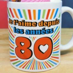 MUG "Je T'aime Depuis Les Années 80 " - Bonbons Rétro 80 -cadeaux boutique mug bonbons je taime 80 zoom