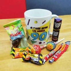 MUG "Je T'aime Depuis Les Années 90 " - Bonbons Rétro 90 -cadeaux boutique mug bonbons je taime 90 couleur sortis