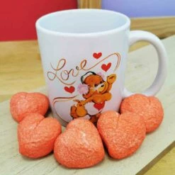 Mug Bisounours Et Ses Guimauves Cœurs (x5) - Love ! Grosbisou Fait Du Patin à Glace -cadeaux boutique mug coeurs bisounours love sortis
