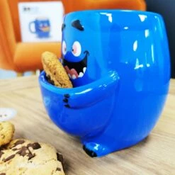 Mug Cookie Monstre Bleu -cadeaux boutique mug cookie monstre cote