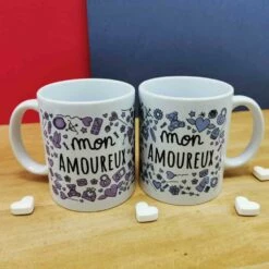 Mug Duo "Mon Amoureux(se)" -cadeaux boutique mug duo amoureux homme pose