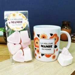 Mug "La Meilleure Mamie Du Monde" Et Ses Guimauves Coeurs X10 - Cadeau Mamie -cadeaux boutique mug meilleure mamie chamallows sortis