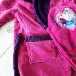 Disney - Peignoir Rose Fushia Pour Enfant - La Reine Des Neiges -cadeaux boutique peignoir reine neige rose fushia violet