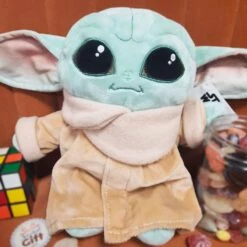 cadeaux boutique -cadeaux boutique peluche bebe yoda mandalorian 2
