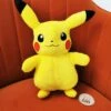 Pokémon - Peluche Pikachu En Velour Côtelé - 20 Cm 2 Pokémon - Peluche Pikachu En Velour Côtelé - 20 Cm -cadeaux boutique peluche pokemon pikachu face