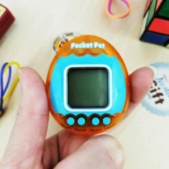 Pocket Pet - Porte Clé - Animal De Compagnie Numérique -cadeaux boutique pocket pet orange main