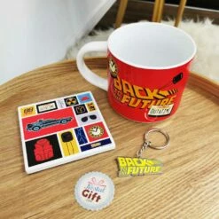 Retour Vers Le Futur - Set 3 Pièces - Mug, Sous-verre Et Porte-clé 10 Retour Vers Le Futur - Set 3 Pièces - Mug, Sous-verre Et Porte-clé -cadeaux boutique retour vers le futur ensemble sous verre mug porte cle haut