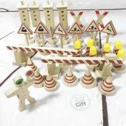Assortiment De Panneaux De Signalisation En Bois Pour Train Et Petites Voitures -cadeaux boutique signalisation train bois