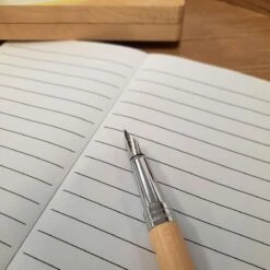 Stylo Plume En Bois D'érable Avec étui - Modèle Arty (Oberthur) -cadeaux boutique stylo plume gros plan