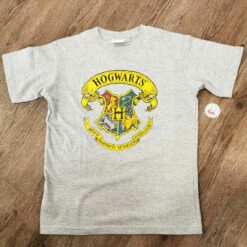 Harry Potter - T-shirt Gris Manches Courtes - Poudlard -cadeaux boutique t shirt blason poudlard gris