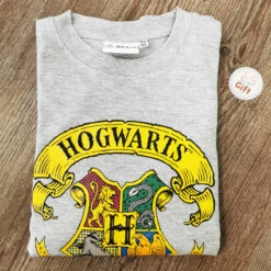 Harry Potter - T-shirt Gris Manches Courtes - Poudlard -cadeaux boutique t shirt blason poudlard gris plie