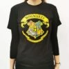 Harry Potter - T-shirt Noir Manches Courtes -cadeaux boutique t shirt blason poudlard noir porte avant
