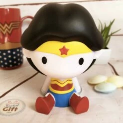 Wonder Woman - Grande Figurine / Tirelire Mignonne Wonder Woman (14 Cm) -cadeaux boutique tirelire wonder woman figurine 1