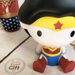 Wonder Woman - Grande Figurine / Tirelire Mignonne Wonder Woman (14 Cm) -cadeaux boutique tirelire wonderwoman figurine