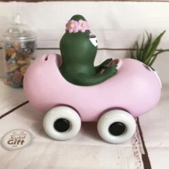 Barbapapa - Grande Figurine / Tirelire Barbapapa Et Barbalala En Voiture (15 Cm) 11 Barbapapa - Grande Figurine / Tirelire Barbapapa Et Barbalala En Voiture (15 Cm) -cadeaux boutique voiture tirelire barbapapa 3